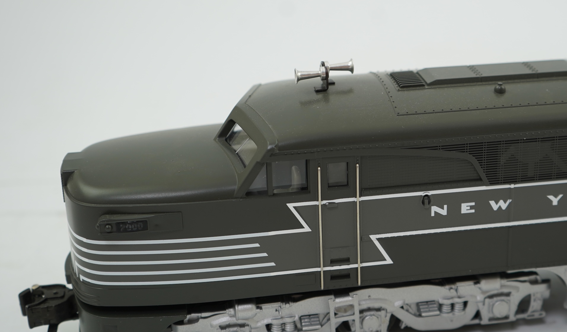 An 0 Gauge Lionel model of Alco PA-1 New York Central 2000, A1A-A1A diesel locomotive, powered for free rail operation, with owner’s manual.